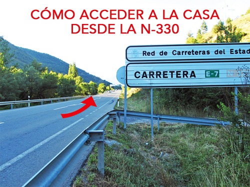 El acceso está situado exactamente en la carretera N-330, punto kilométrico 647 lado izquierdo, en el tramo que va desde Jaca a Francia. 